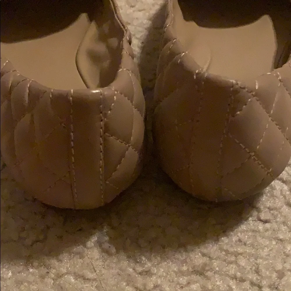 Tory Burch quilted flats size - 7 1/2 M - Picture 5 of 8